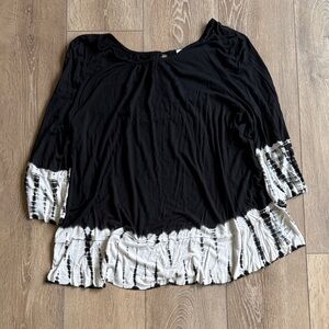 Time and Tru Black and White Long Sleeve Top